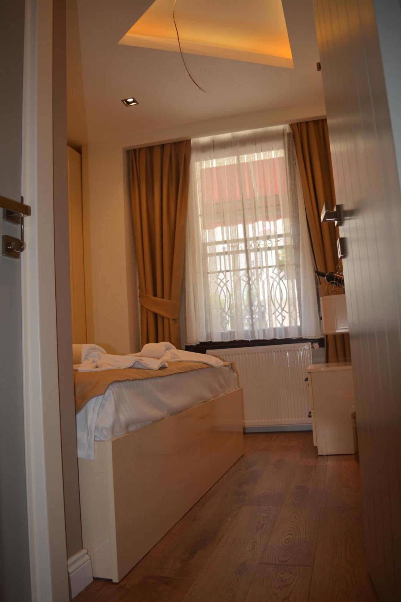 Garden Elisa Hotel Istanbul Exterior photo